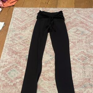 Lululemon align leggings 28’ with bow
